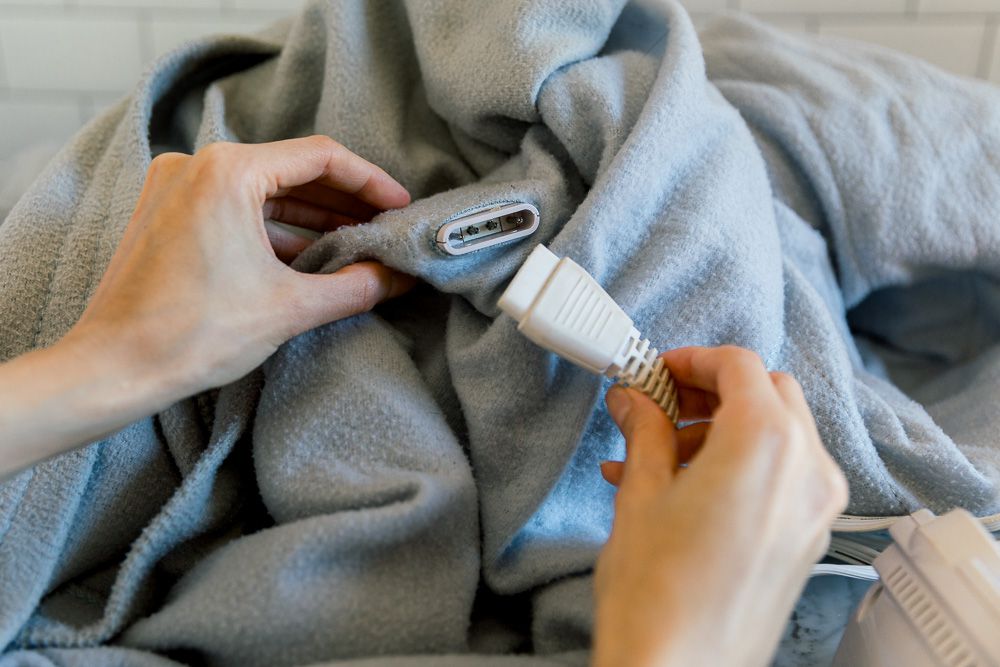 Disconnect the Power Cord from the Blanket