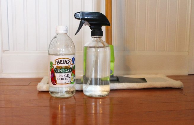 How to Use Cleaning Vinegar on Floors